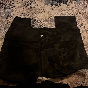 Cropped camo print lululemon legging